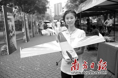 ׌ڴW(xu)(chung)(chung)I(y)(hu)ϣһλI(y)g(sh)W(xu)ԺČW(xu)չʾo˙C(j)a(chn)Ʒ