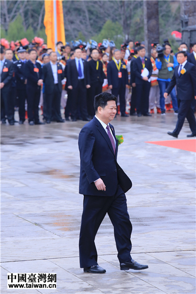 中央臺辦、國臺辦副主任龍明彪出席公祭黃帝典禮 中國臺灣網(wǎng) 劉瑩攝。 中央臺辦、國臺辦副主任龍明彪出席公祭黃帝典禮 中國臺灣網(wǎng) 劉瑩攝。