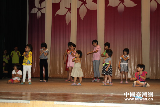 孩子們的手語(yǔ)表演《謝謝你》 孩子們的手語(yǔ)表演《謝謝你》