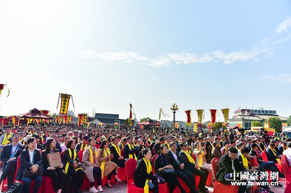 參加2019海峽兩岸敬天祈福盛典的現(xiàn)場(chǎng)嘉賓 參加2019海峽兩岸敬天祈福盛典的現(xiàn)場(chǎng)嘉賓