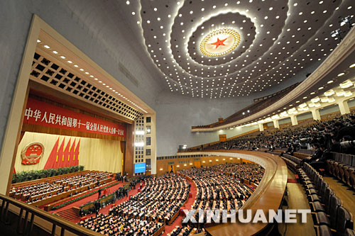 3月16日,十一屆全國人大一次會議在北京人民大會堂舉行第六次全體會議。決定國務(wù)院總理人選;決定中華人民共和國中央軍事委員會副主席、委員人選;選舉最高人民法院院長;選舉最高人民檢察院檢察長。這是大會會場。